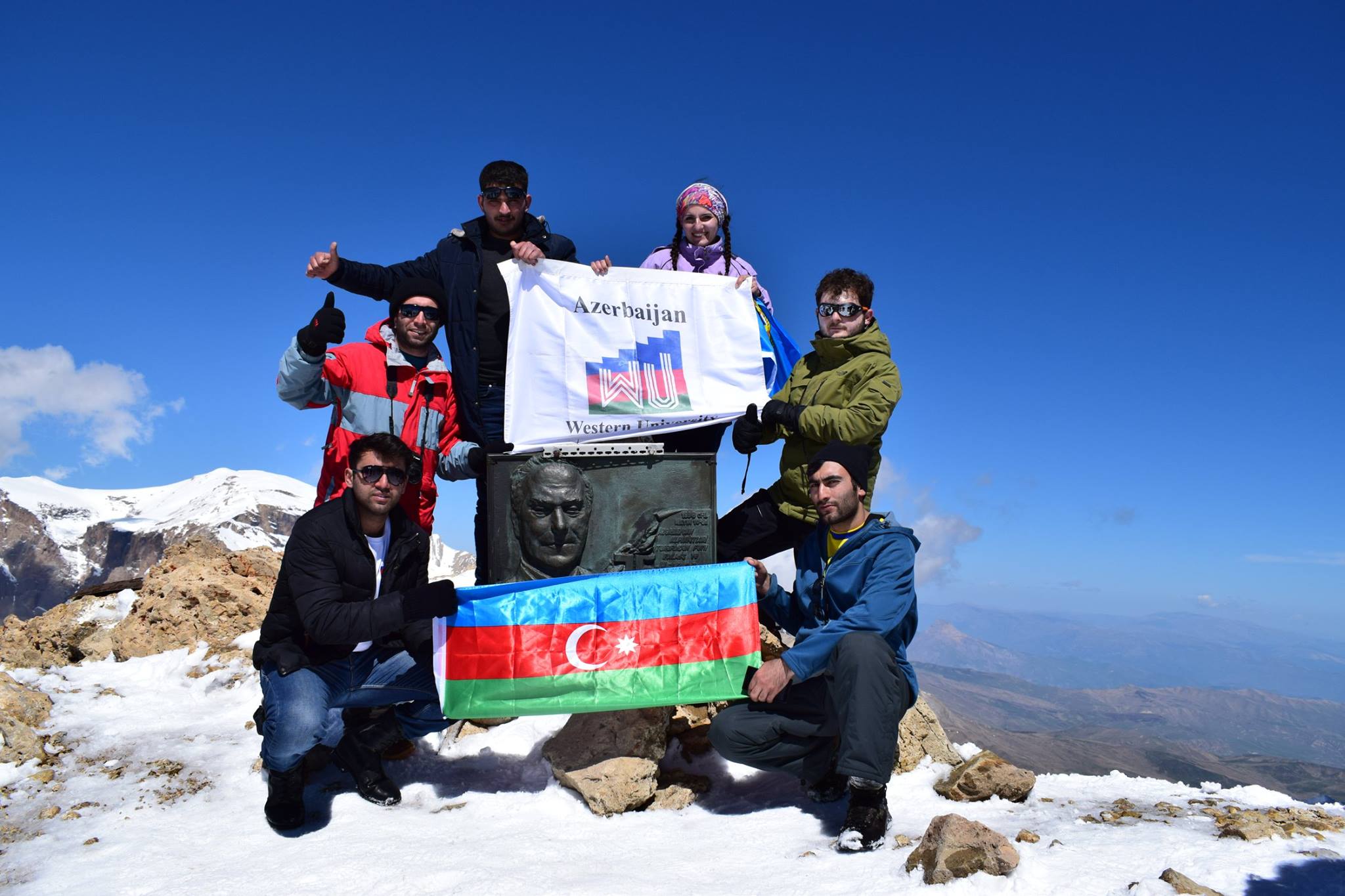 “Heydər zirvəsi”nə (3751m) yürüş